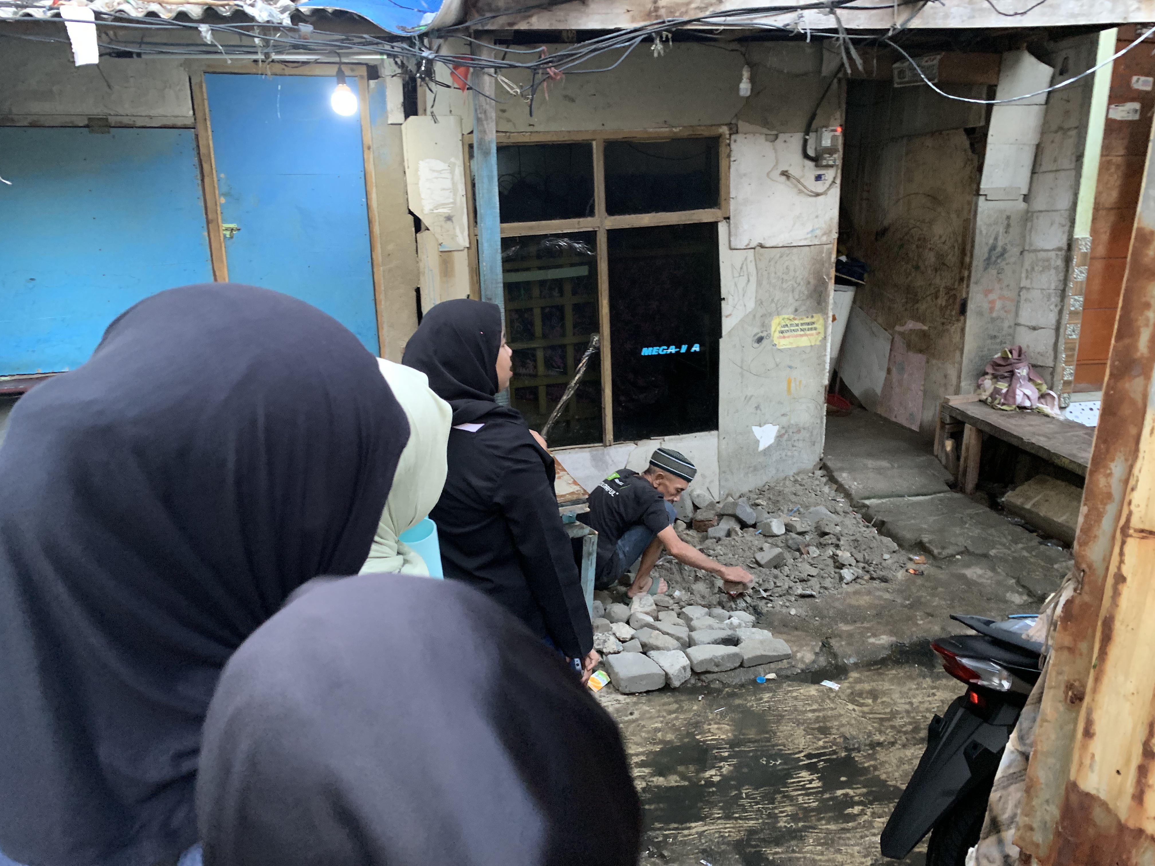 A grandmother's house in the kampung, the reason one young person stays despite flood risk